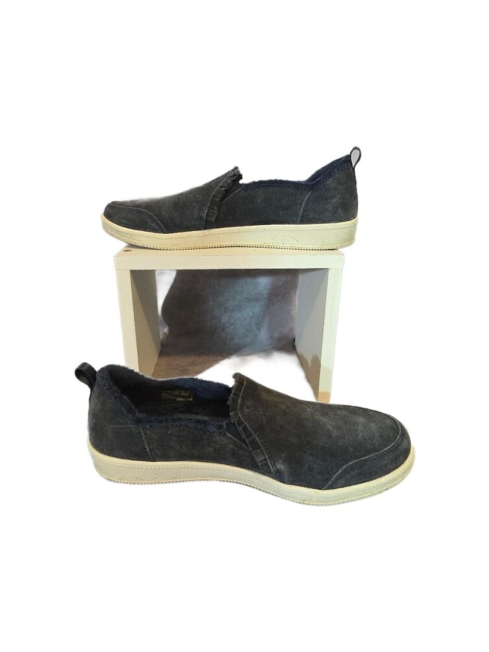 Skechers Slip-On Casual Canvas Sneakers in Dark Gray Size‎ 6